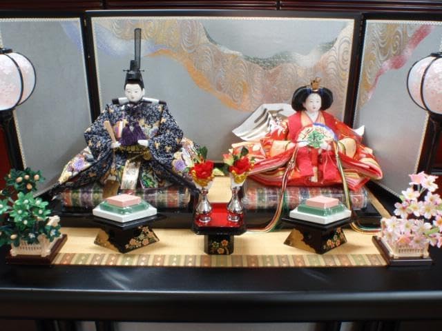 koti　雛人形　五人飾り収納セット・サイズ間口約３３×奥行約２４×高さ約２６㎝ koti 雛人形 五人飾り収納セット・サイズ間口約33×奥行約24×高さ約